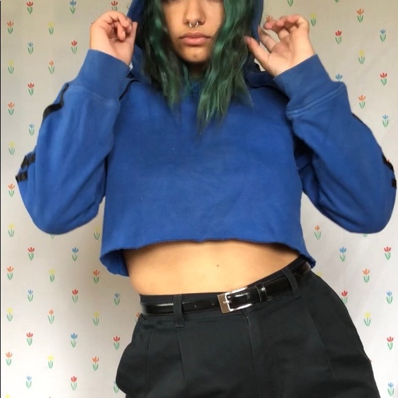 cropped hoodie - Picture 2 of 5